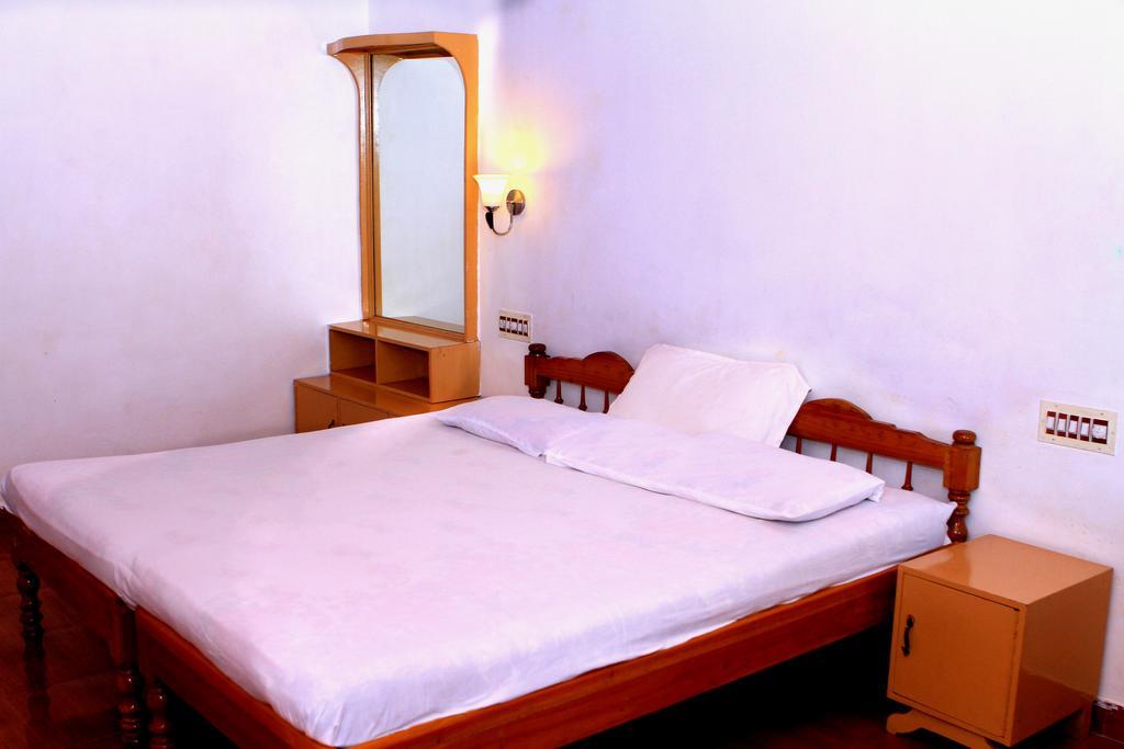 Kerala House Apartment Thekkady Bilik gambar
